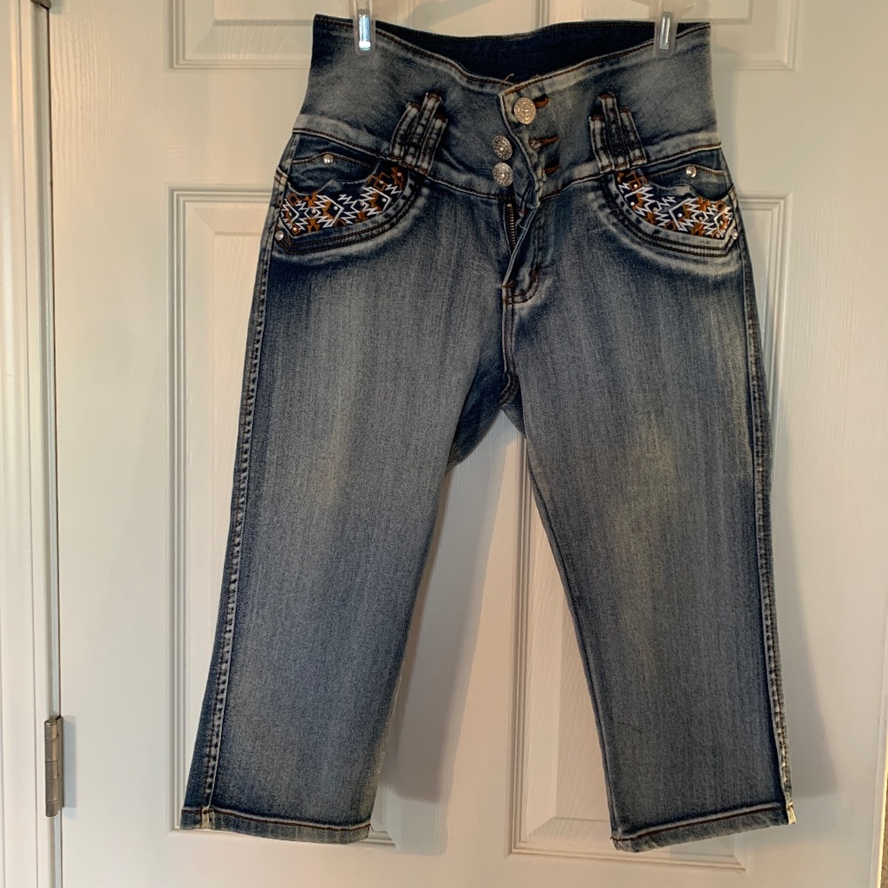 Cute studded blue Jean capri